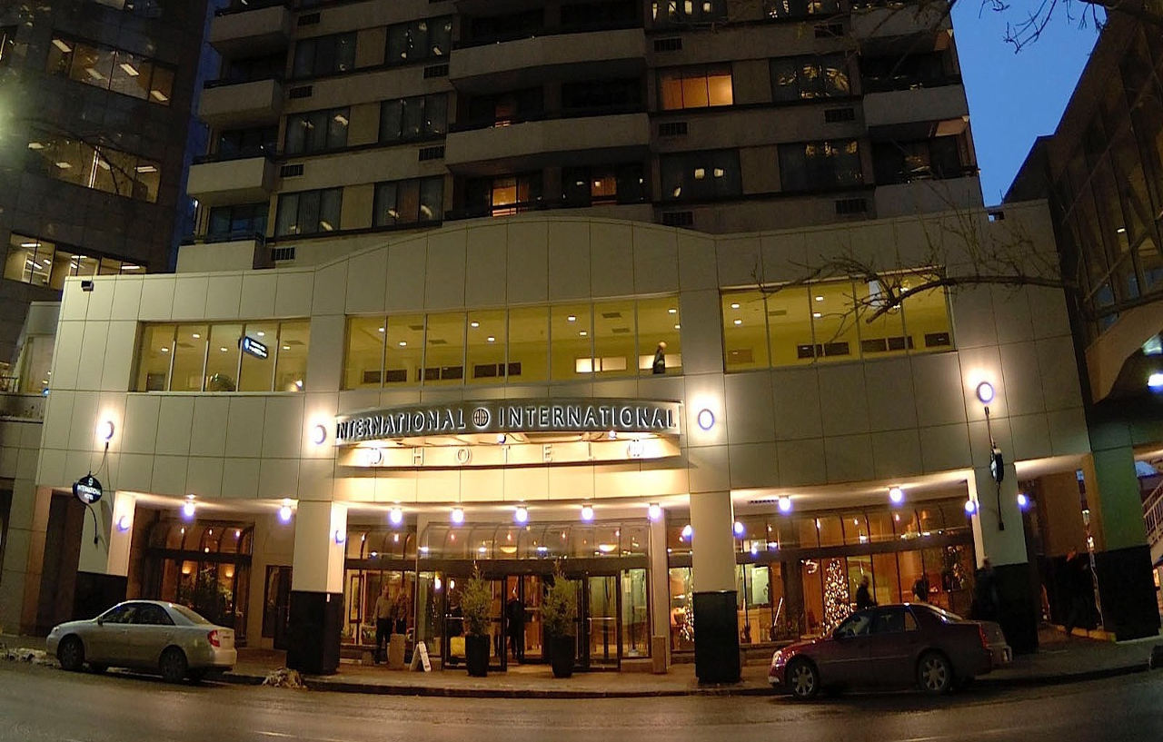 International Hotel YYC المظهر الخارجي الصورة
